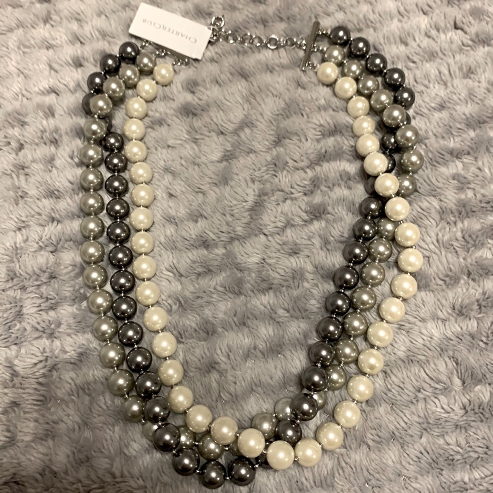 CLASSIC TRI COLOR TRIPLE STRAND - PEARL NECKLACE